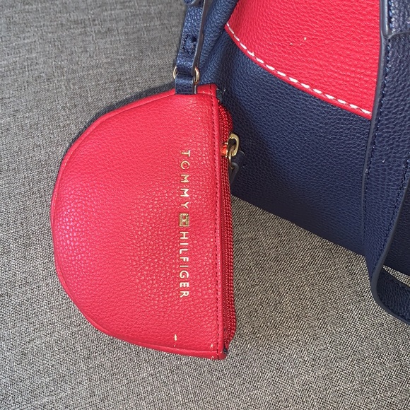 Tommy Hilfiger / Satchel & Pouch - Picture 3 of 10